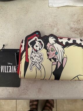 Disney Villains Cruella Wallet in Cream, Black, Red